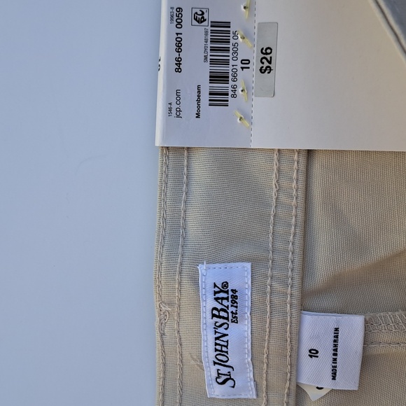 NWT Women’s St. John’s Bay SECRETLY SLENDER Bermuda Shorts Sz 10 Khaki - Picture 3 of 6